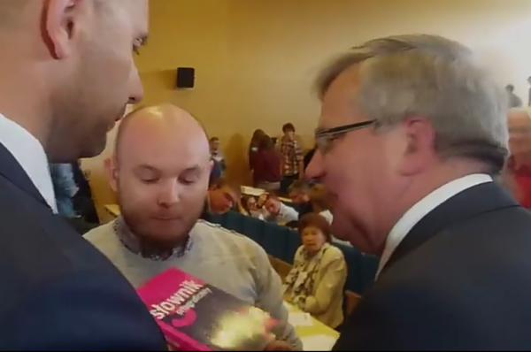 Narodowcy ośmieszają Bronisława Komorowskiego [Wideo]