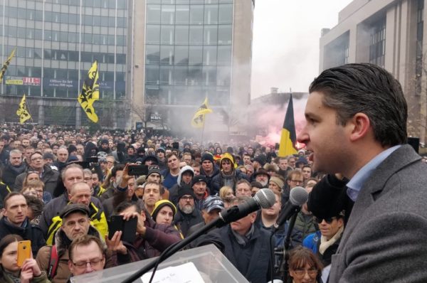 [WIDEO] Tysiące białych Belgów protestuje przeciwko proimigracyjnemu paktowi ONZ