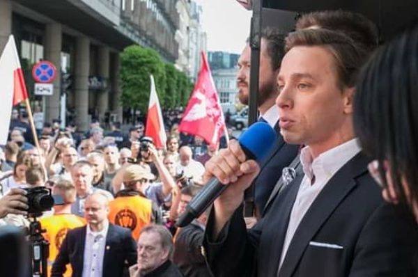 Naszym wrogiem jest tzw. „prawica” - Bosak na Marszu Suwerenności.