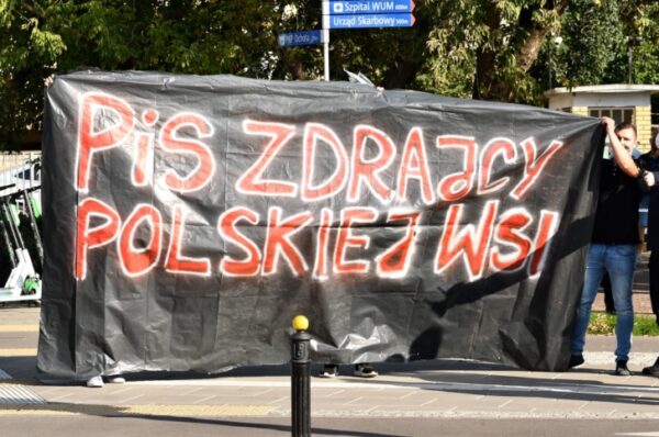 Rolnicy protestowali w Warszawie przeciwko „Piątce Kaczyńskiego”