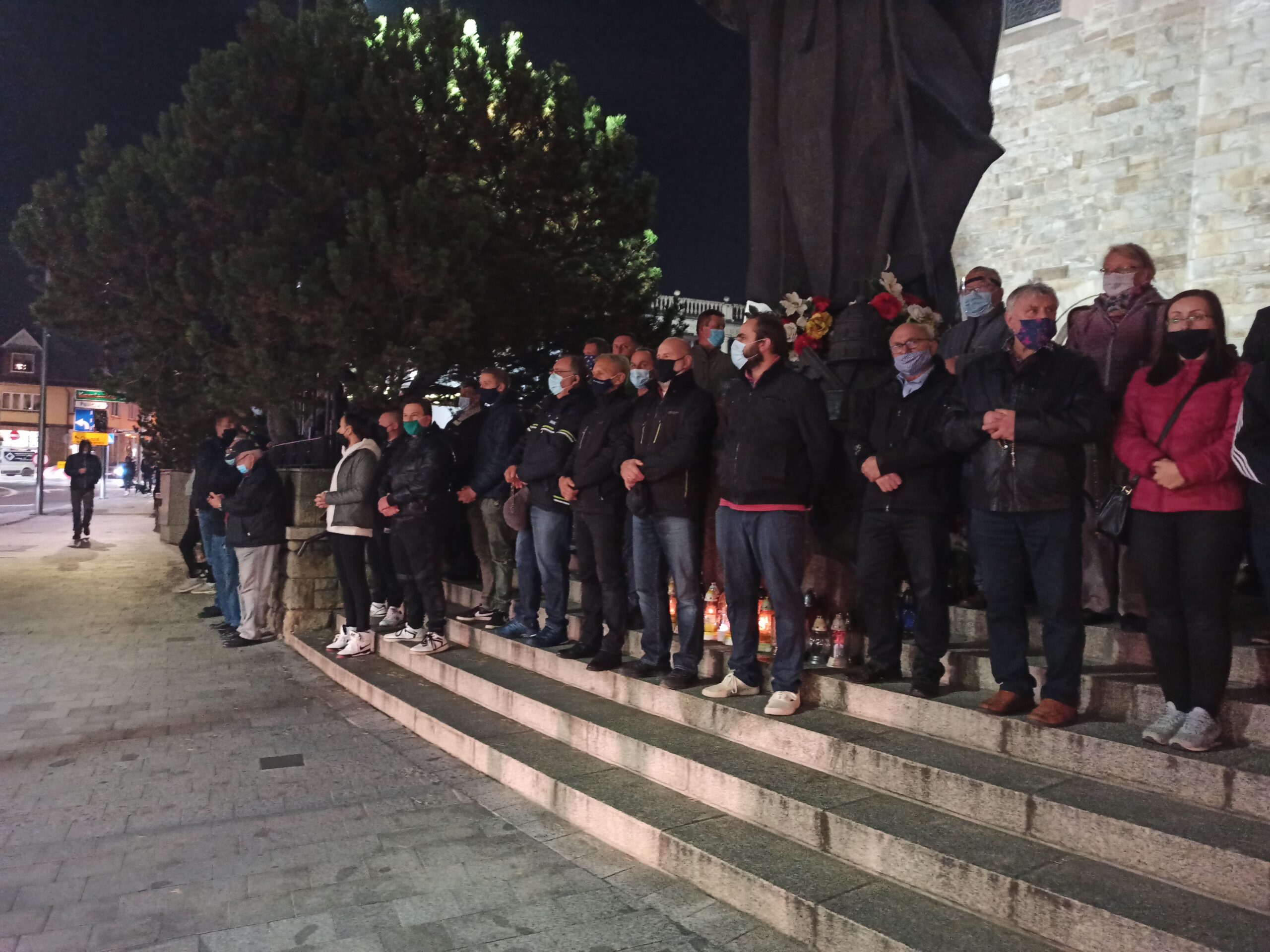 Limanowianie chronili Bazylikę przed dewastacją