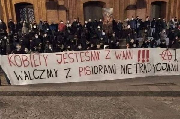 Lewaccy rewolucjoniści perfidnie próbują wykorzystać polskie kobiety