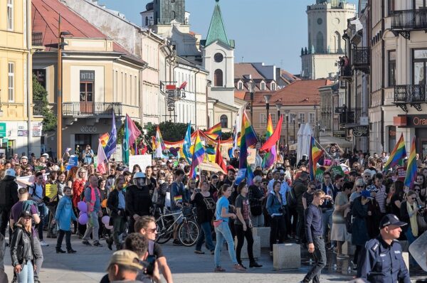 Fundacja Batorego wspiera milionami euro organizacje LGBT. Pieniądze trafią również do tzw. „Strajku Kobiet”