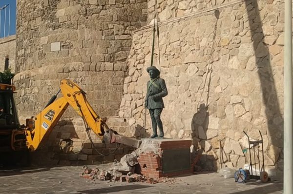 W Hiszpanii usunięto ostatni pomnik generała Francisco Franco