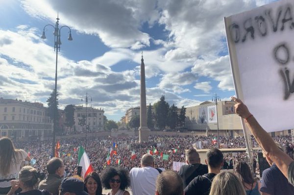 Przywódcy Forza Nuova aresztowani po protestach w Rzymie. Do parlamentu trafił wniosek o delegalizację „grup neofaszystowskich”