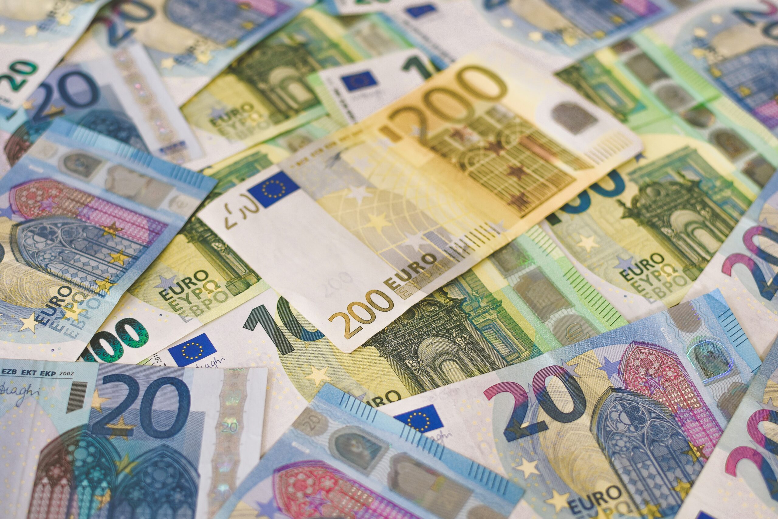 Sondaż: Polacy nie chcą zamiany złotego na euro