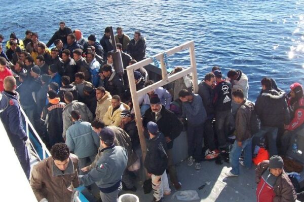 2000 zł i zakwaterowanie dla migranta w ramach tzw. Dyrektywy azylowej UE