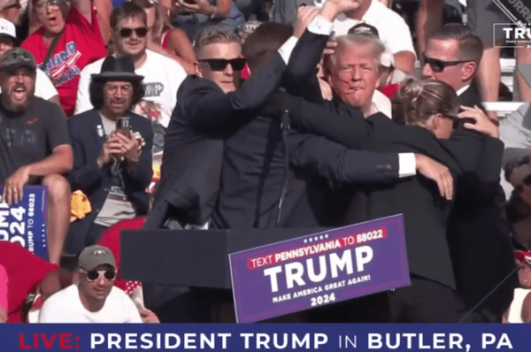 Donald Trump postrzelony podczas przemówienia [+VIDEO] [AKTUALIZACJA]