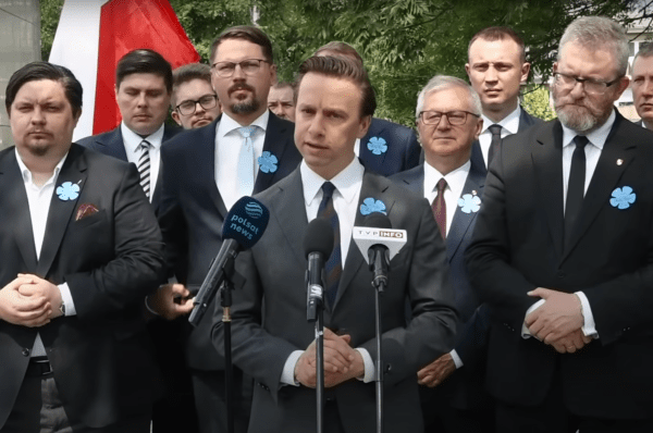Krzysztof Bosak: brak zgody na ekshumacje Polaków na Wołyniu to antypolski rasizm
